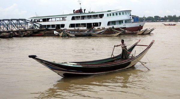 boat-on-the-yangon-river